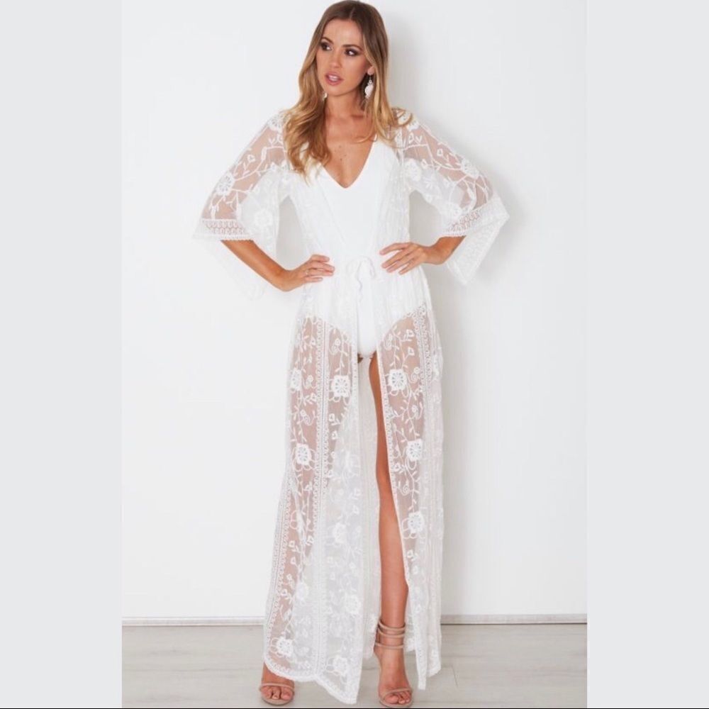 ✨2xHP✨White Fox Boutique Mesh Kimono✨